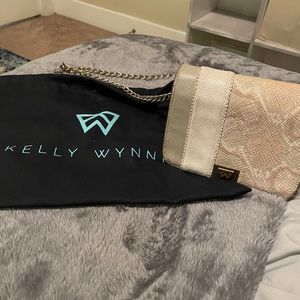 kelly wynne purse